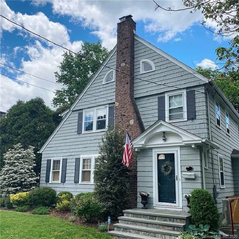 A classic Fairfield home needing window replacement 